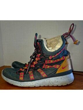 Women's Nike Roshe Run winter sneakers size 10
